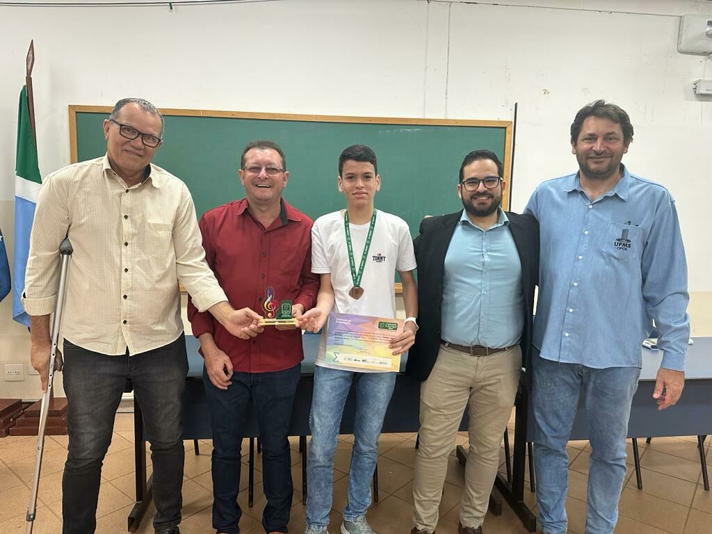 Imagem de compartilhamento para o artigo Estudante de Alcinópolis conquista medalha de bronze em Olimpíada de Matemática da MS Todo dia